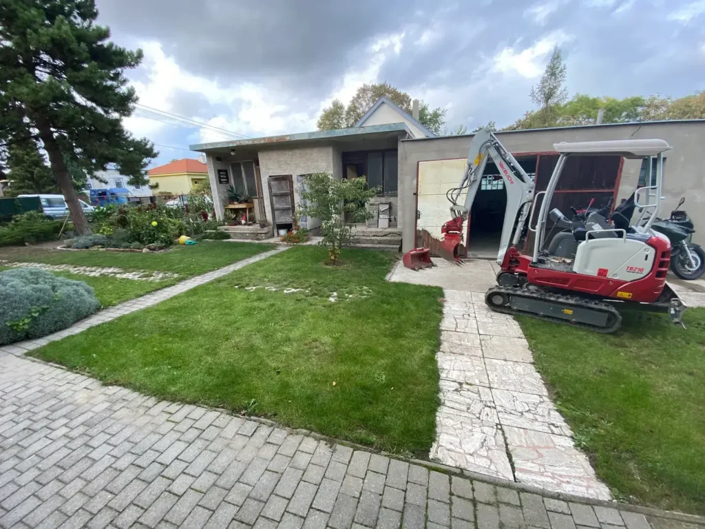 Búranie časti hospodárskej budovy s vytvorením prejazdu, fotka 1