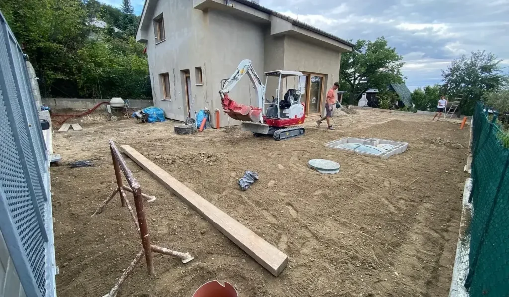 Realizácia trativodu s osadením septiku a ČOV, fotka 1
